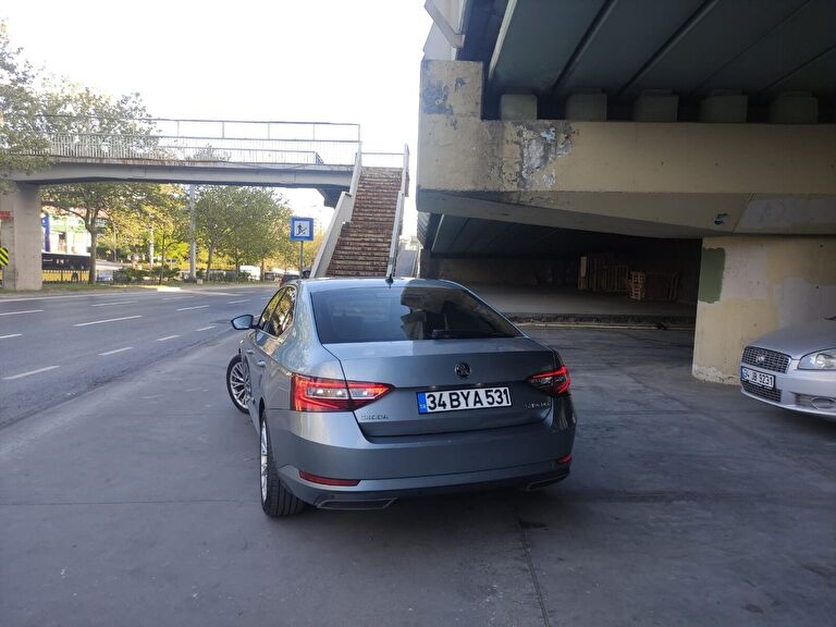 SKODA SUPERB