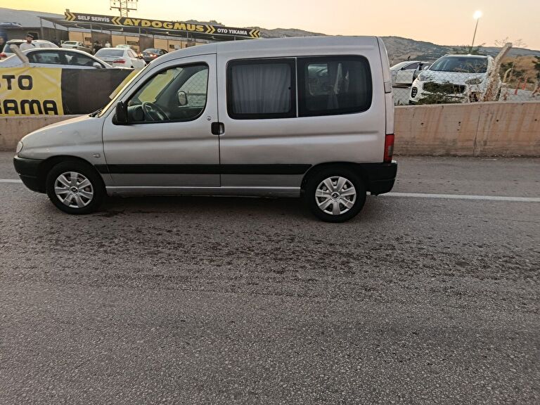 PEUGEOT PARTNER