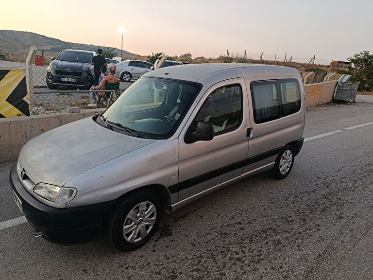 PEUGEOT PARTNER