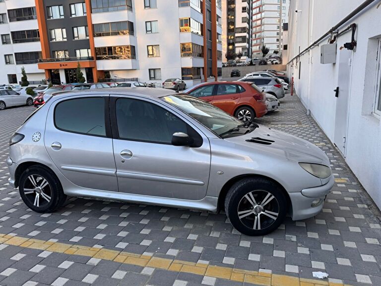 PEUGEOT 206