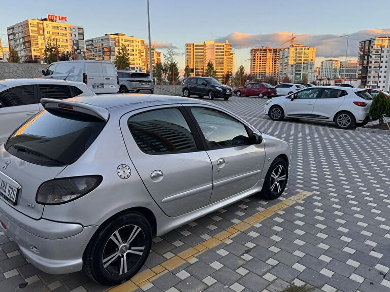 PEUGEOT 206