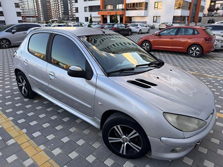 PEUGEOT 206