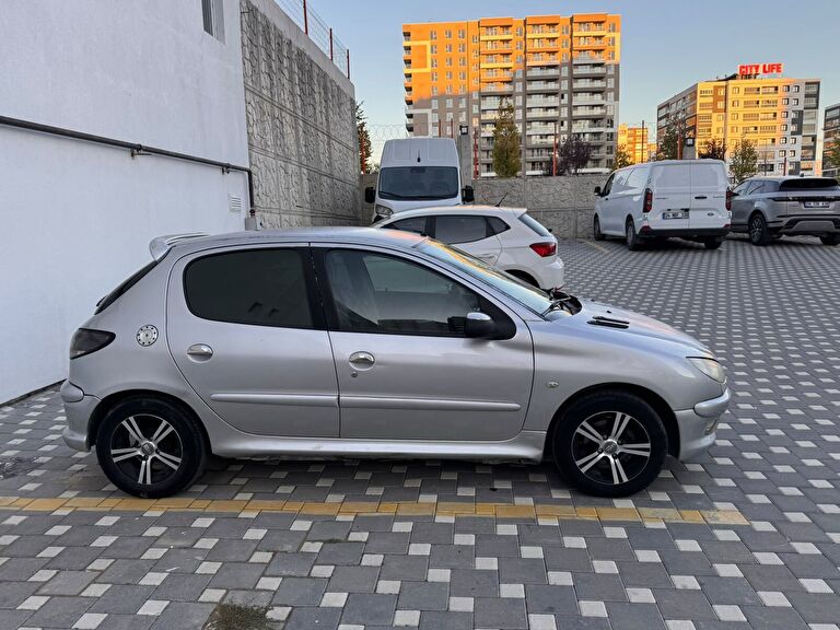 PEUGEOT 206