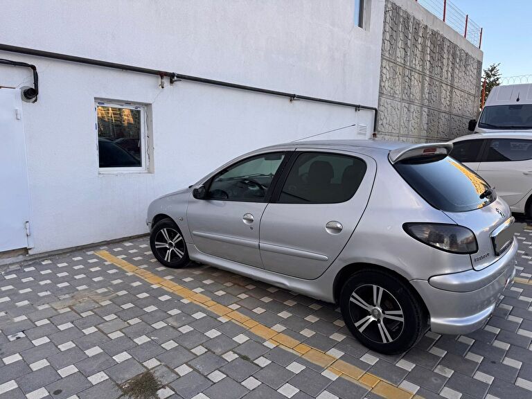 PEUGEOT 206