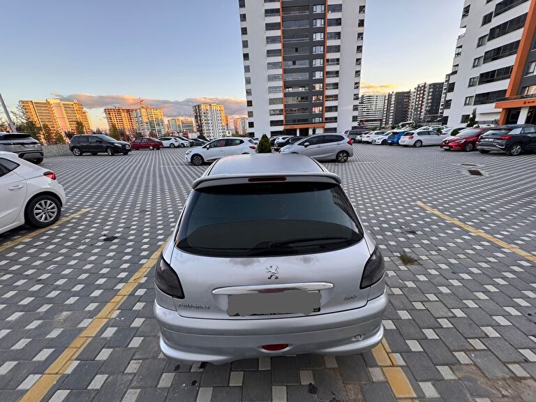 PEUGEOT 206
