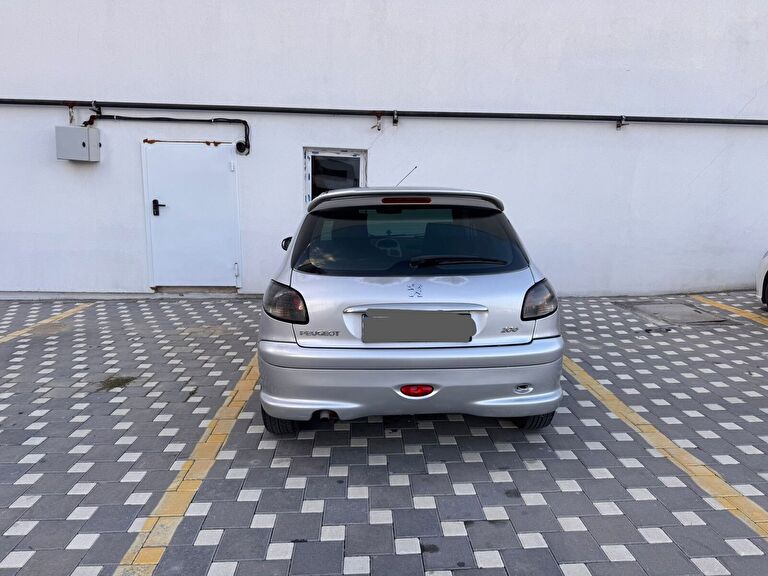 PEUGEOT 206