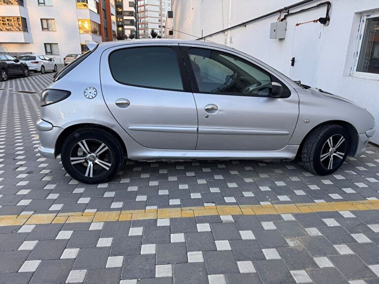 PEUGEOT 206