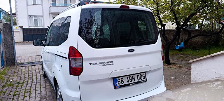 FORD TOURNEO COURIER