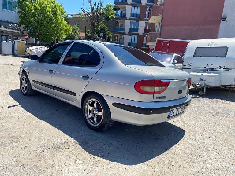 RENAULT MEGANE