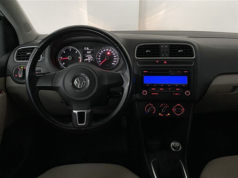 VOLKSWAGEN POLO