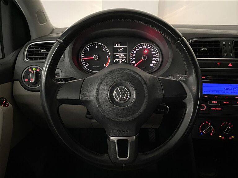 VOLKSWAGEN POLO