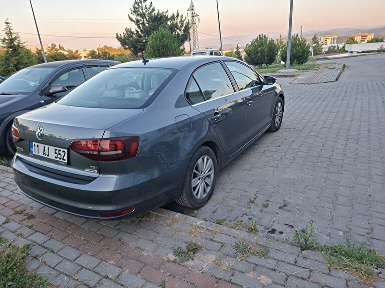VOLKSWAGEN JETTA