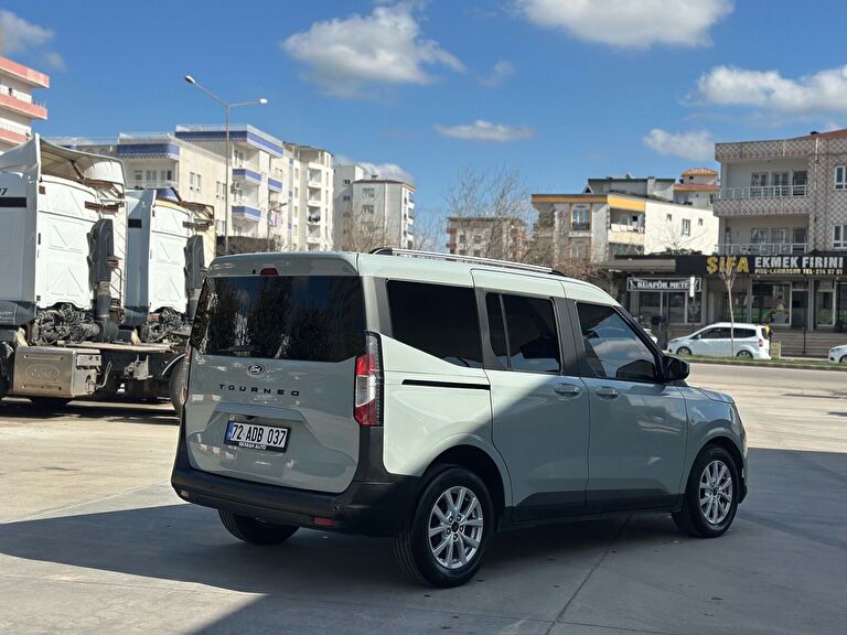 FORD TOURNEO COURIER