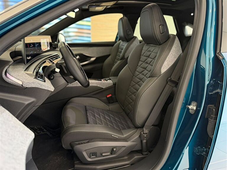PEUGEOT E-3008