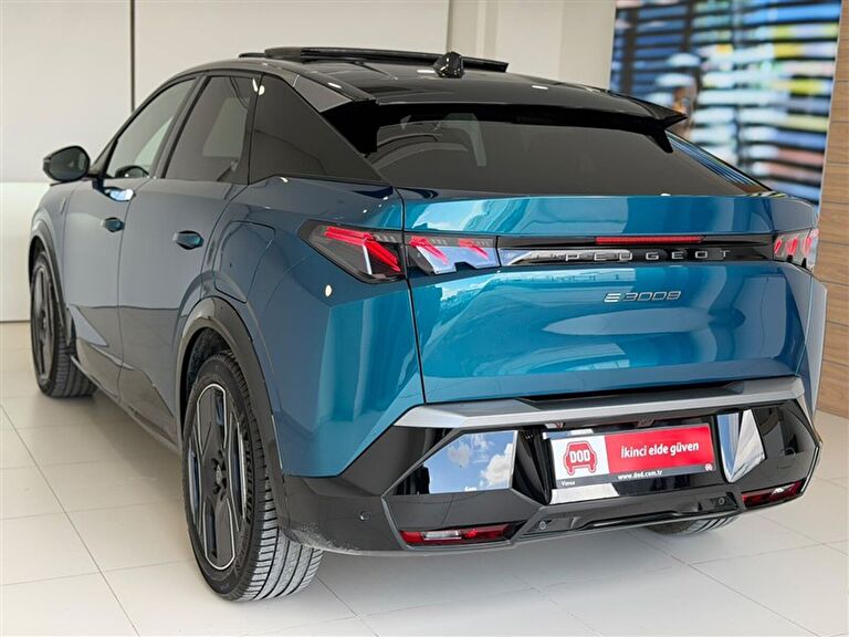 PEUGEOT E-3008