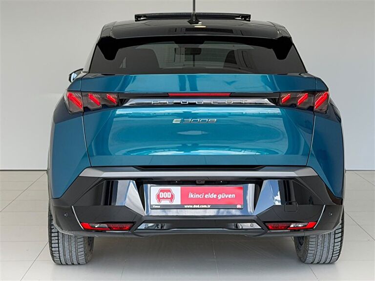 PEUGEOT E-3008