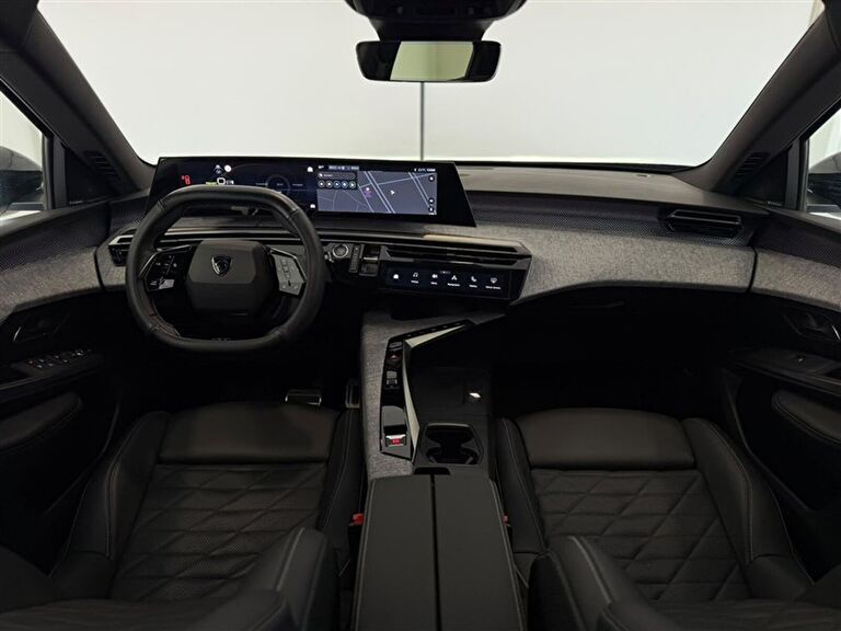 PEUGEOT E-3008