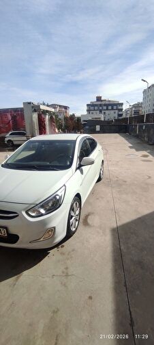 HYUNDAI ACCENT BLUE
