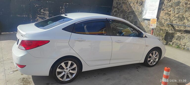 HYUNDAI ACCENT BLUE