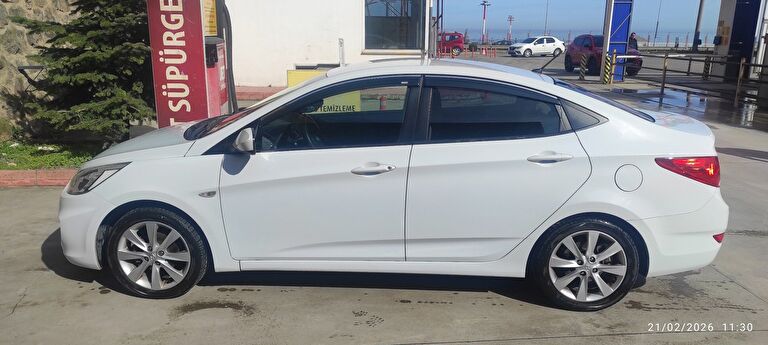 HYUNDAI ACCENT BLUE