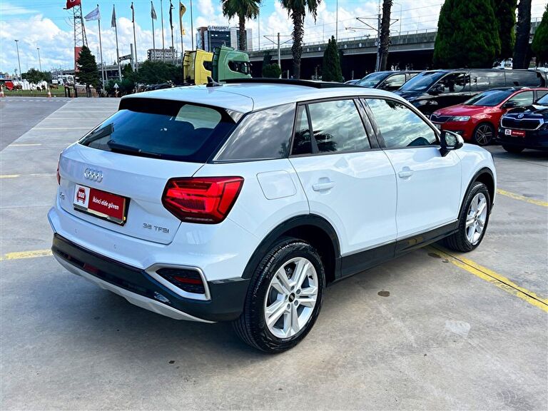 AUDI Q2