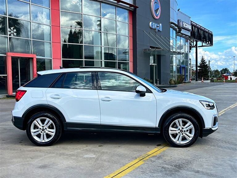 AUDI Q2