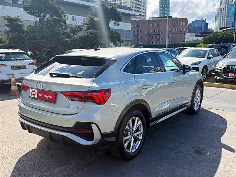 AUDI Q3 SPORTBACK