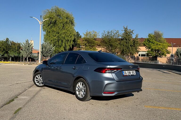 TOYOTA COROLLA