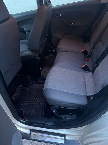 SEAT TOLEDO