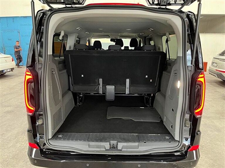 VOLKSWAGEN CARAVELLE