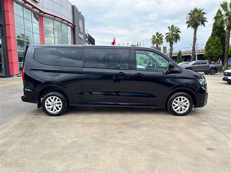 VOLKSWAGEN CARAVELLE