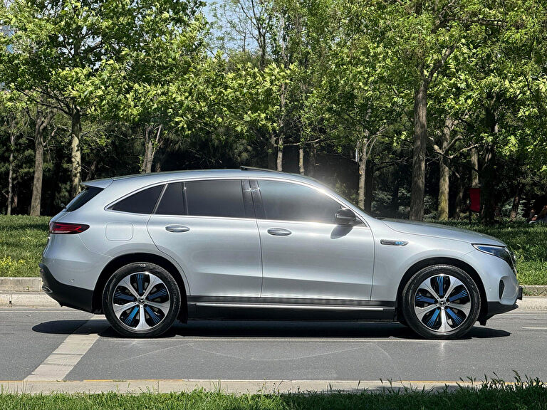 MERCEDES-BENZ EQC