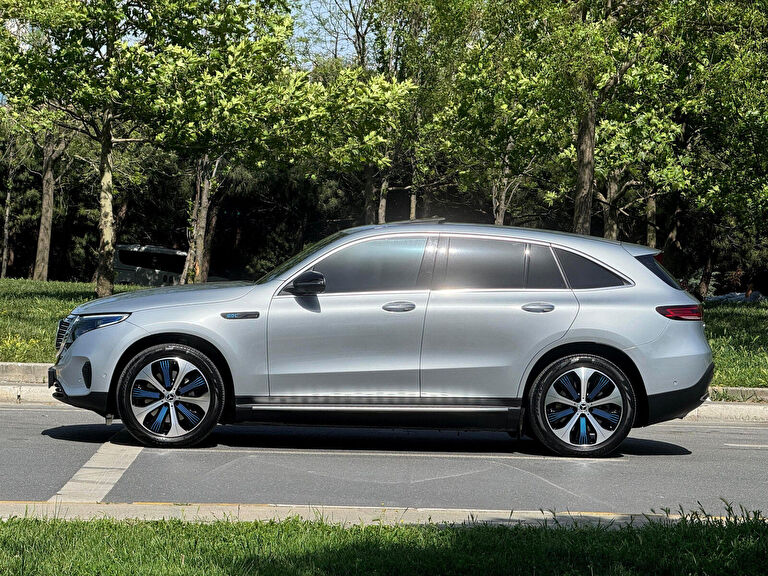 MERCEDES-BENZ EQC