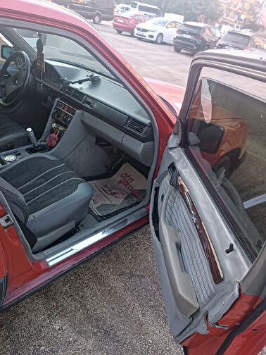 MERCEDES-BENZ 200
