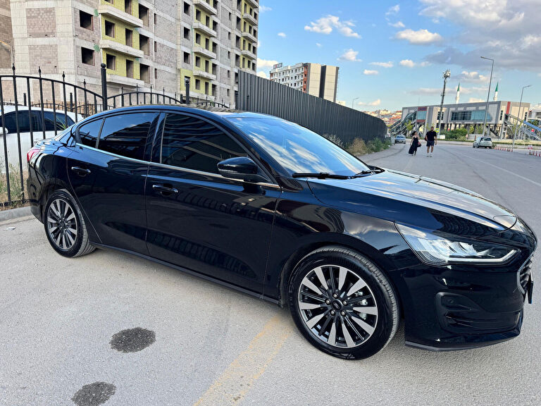 FORD FOCUS