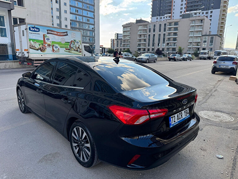 FORD FOCUS