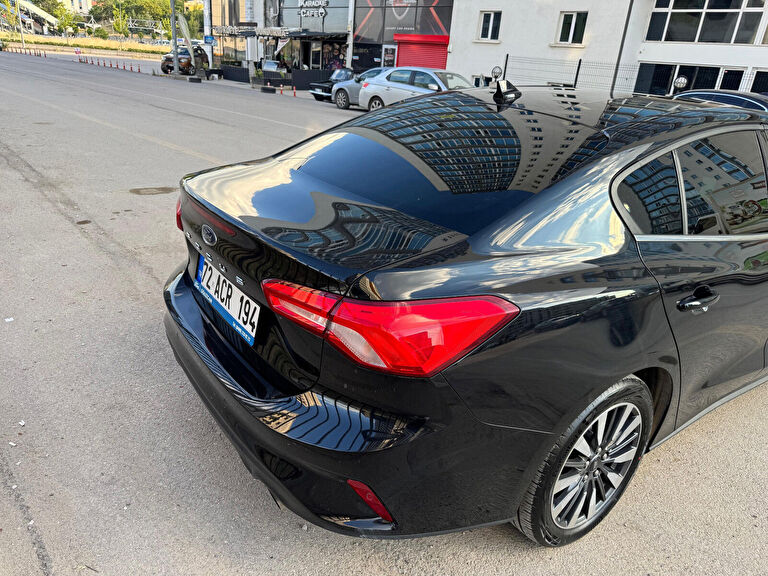 FORD FOCUS
