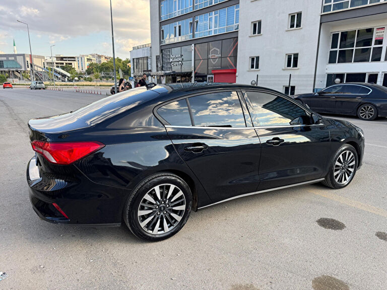 FORD FOCUS