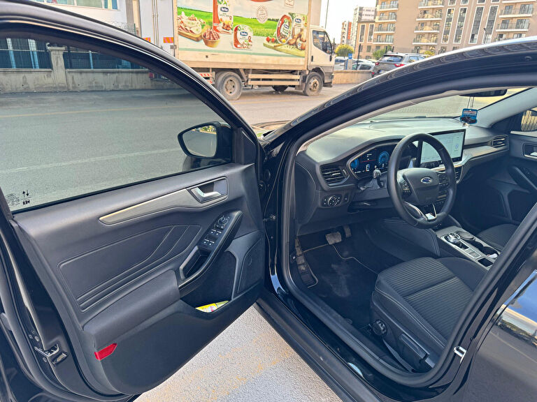 FORD FOCUS