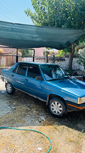RENAULT R 9