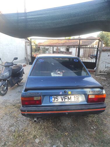 RENAULT R 9