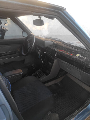 RENAULT R 9