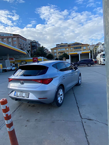 SEAT LEON