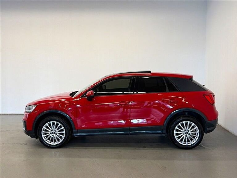 AUDI Q2