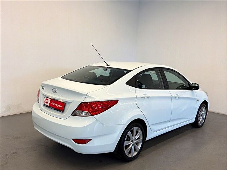 HYUNDAI ACCENT BLUE
