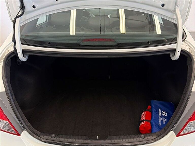 HYUNDAI ACCENT BLUE