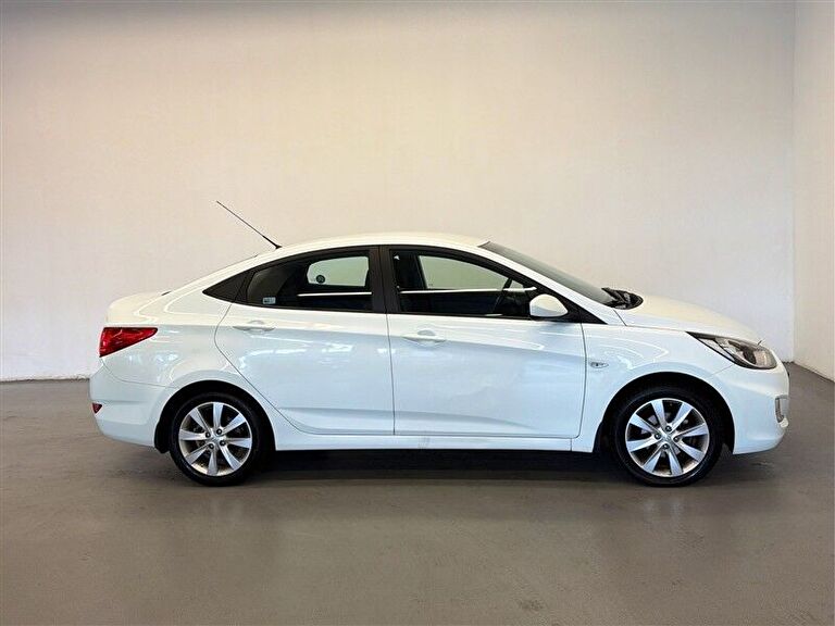 HYUNDAI ACCENT BLUE