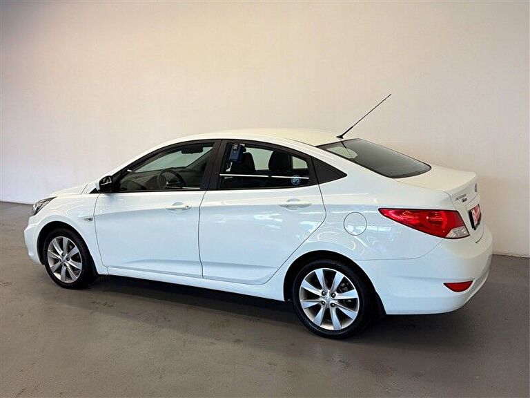 HYUNDAI ACCENT BLUE