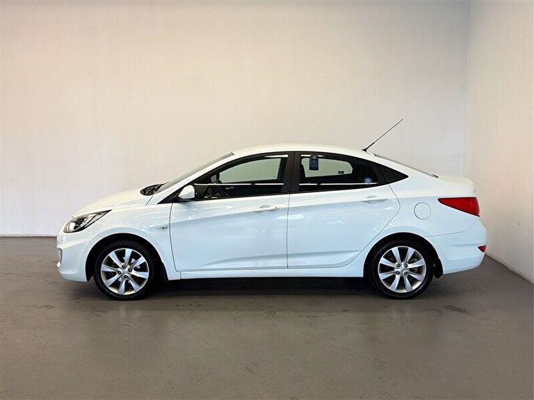 HYUNDAI ACCENT BLUE