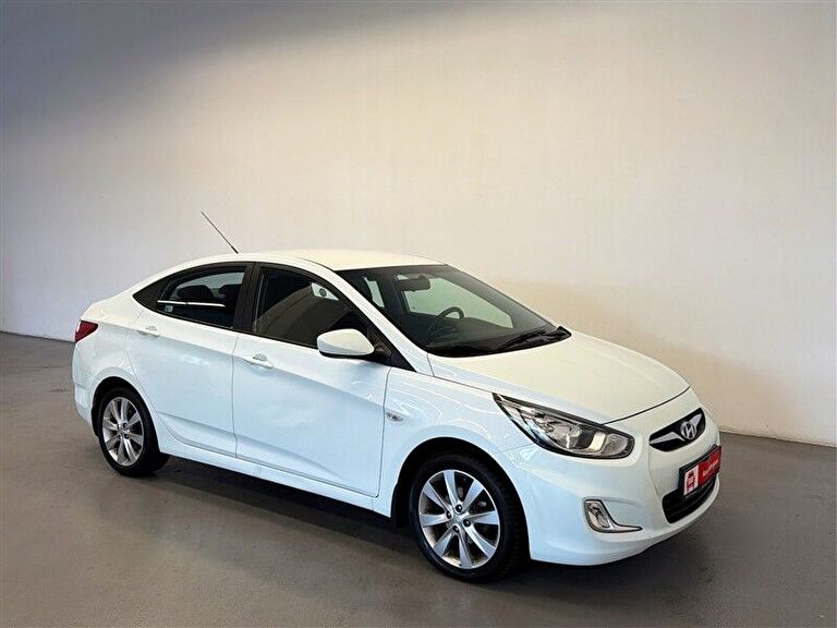 HYUNDAI ACCENT BLUE